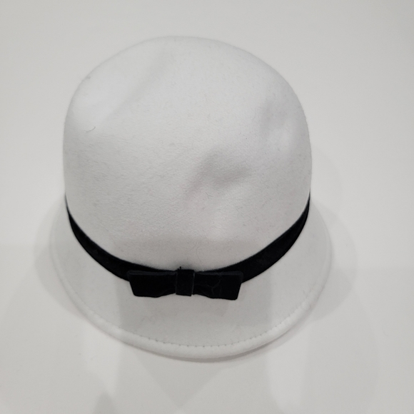 Gymboree Other - 🆕️6-12M Gymboree White With Black Bow Cloche Hat